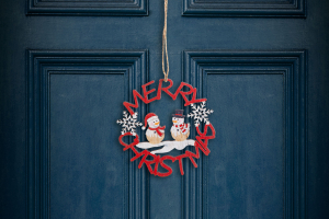 Karácsonyi dekoráció - fa, piros hóember - 10 cm