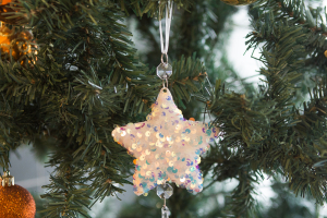 Karácsonyfadísz - irizáló, akril - akasztóval - 2 féle
