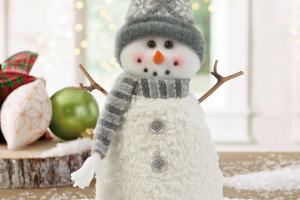 Karácsonyi hóember dekor - bot kezekkel, sapkában - 35 x 22 cm